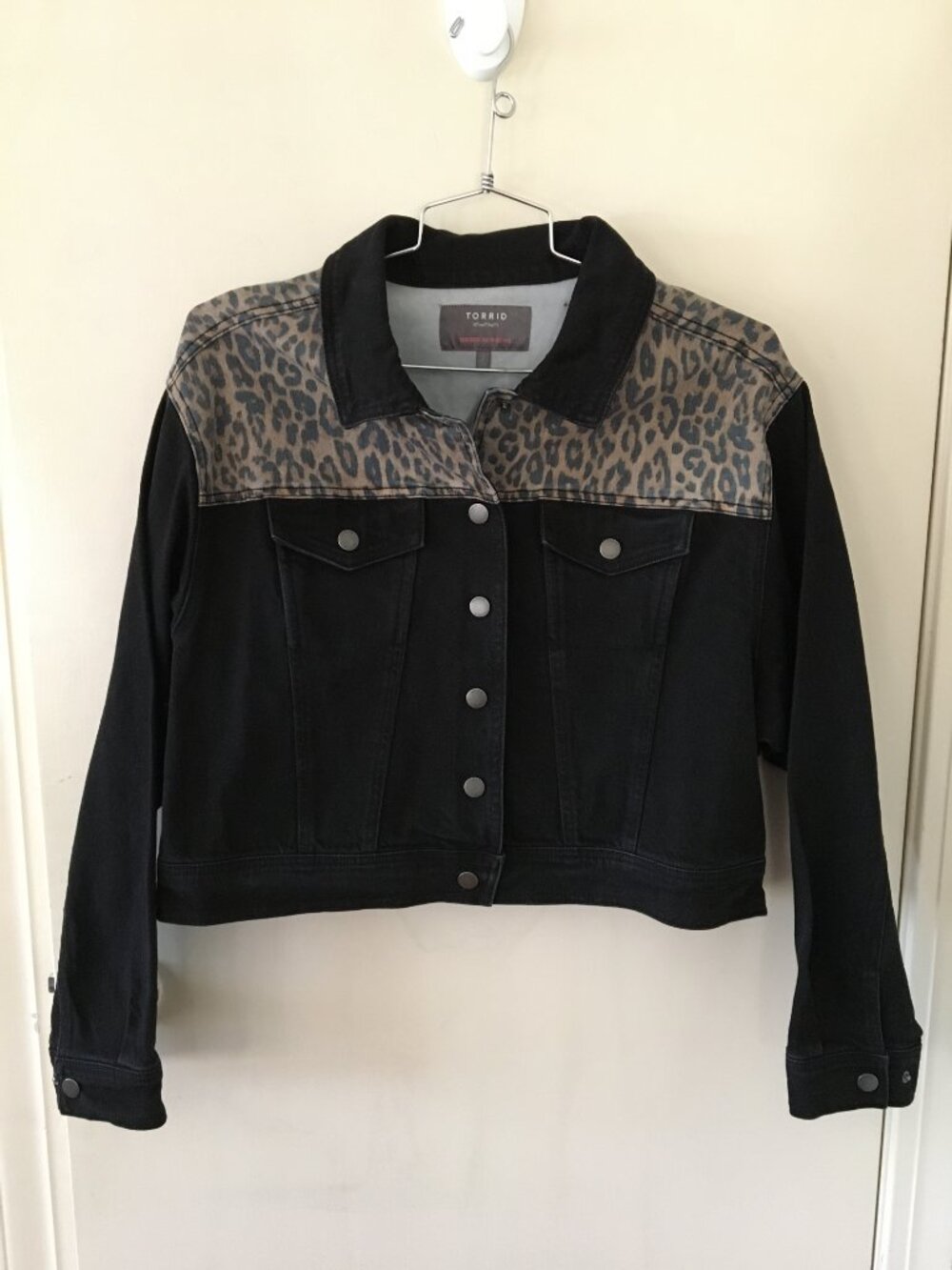 Torrid Size 2x (18-20) Feel the Fit Black Short Jacket w Leopard Print Accent - Picture 2 of 11